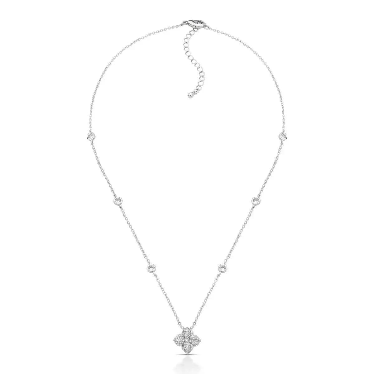 COLAR DELICADO FLOR QUATRO PÉTALAS CRAVEJADA COM ZIRCÔNIAS
